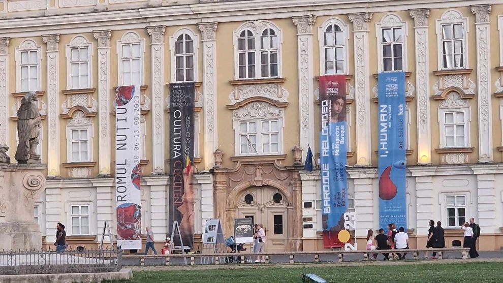 Muzeul Național de Artă ne aduce în atenție un program de mediere asociat expoziției „Jocul cu hazardul: Romul Nuțiu. O retrospectivă”