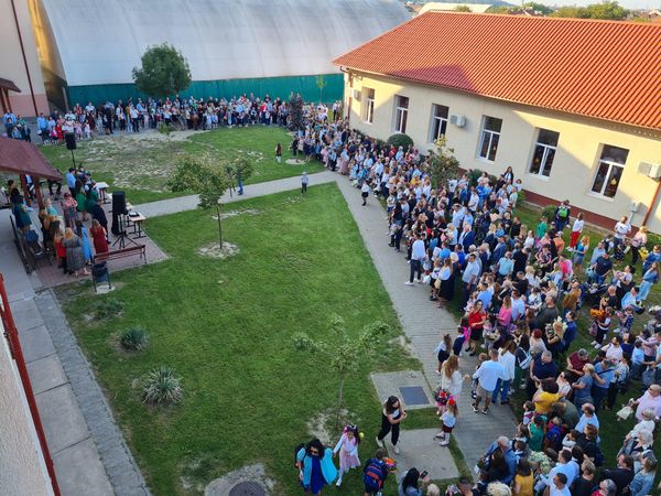 Video/ Festivitatea de deschidere a noului an școlar la Dumbrăvița