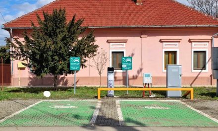 Stația de încărcare a vehiculelor electrice din nou funcțională, în centrul comunei