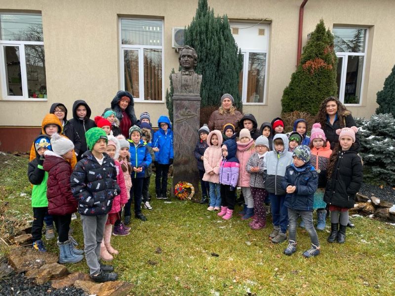Ziua Culturii Naționale – Mihai Eminescu și Sándor Petőfi au fost omagiați de elevii Școlii Gimnaziale Dumbrăvița