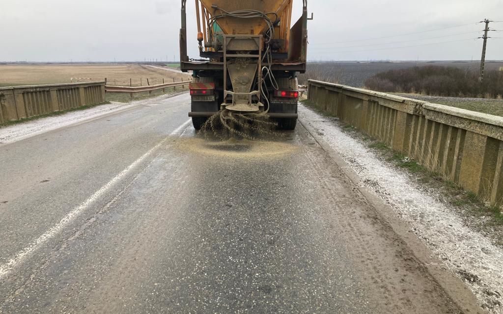 Deszăpezire în Timiș: Se intervine cu 24 de utilaje – Județul a fost împărțit în patru zone