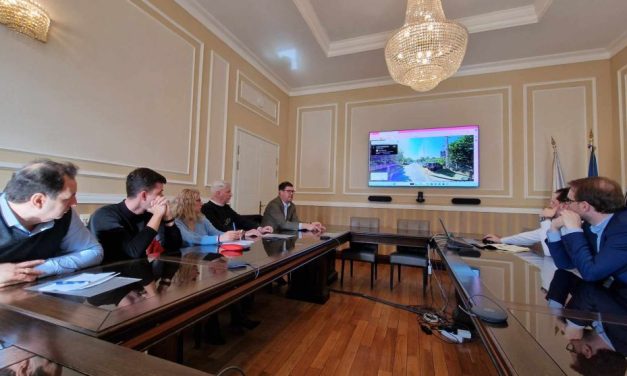 FOTO: Locuitorii de pe Constructorilor vor avea trotuar! Ce s-a stabilit la întâlnirea cu primarul Dominic Fritz