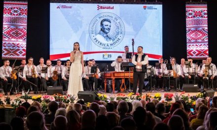 Regal folcloric la Festivalul Național de Folclor PETRICĂ MOISE din Timișoara