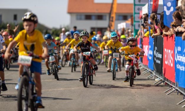Sute de participanți au pedalat la Cupa Pădurea Verde 2024! Startul s-a dat și în acest an de la Sala Polivalentă Dumbrăvița