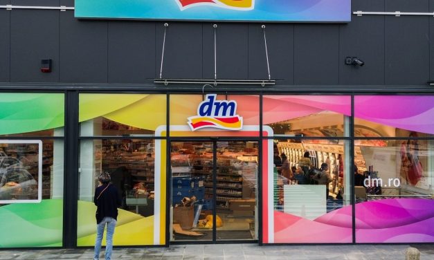 Opțiuni verzi pentru un viitor sustenabil, la dm drogerie markt: plase reutilizabile, stații de detergenți și produse eco-friendly