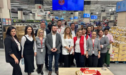 Auchan România la aniversarea de 18 ani: peste 440 de magazine, prețuri mici și acțiuni de anvergură pentru un comerț sustenabil