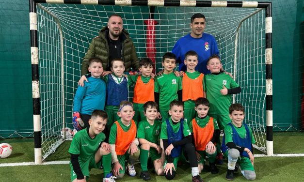 Vizită surpriză la antrenamentul micilor fotbaliști din Dumbrăvița – Copiii, încântați de întâlnirea cu fostul internațional Cosmin Moți
