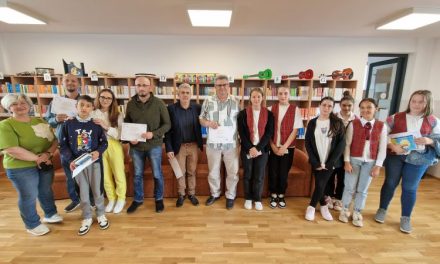 Biblioteca Școlii Gimnaziale Dumbrăvița a sărbătorit 1 an de la înfiițare