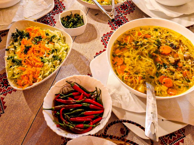 Brunch cu mâncare macedoneană la Punctul Gastronomic Local “Din grădina lui Raul”