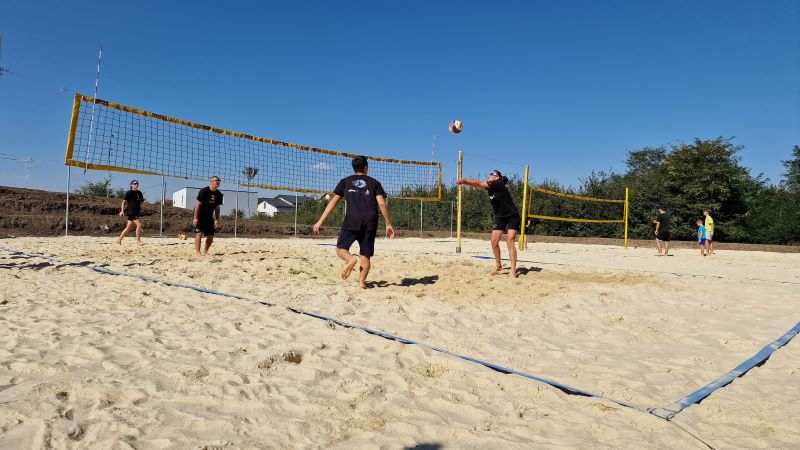 Terenurile de beach volley din Dumbrăvița găzduiesc un nou turneu mixt