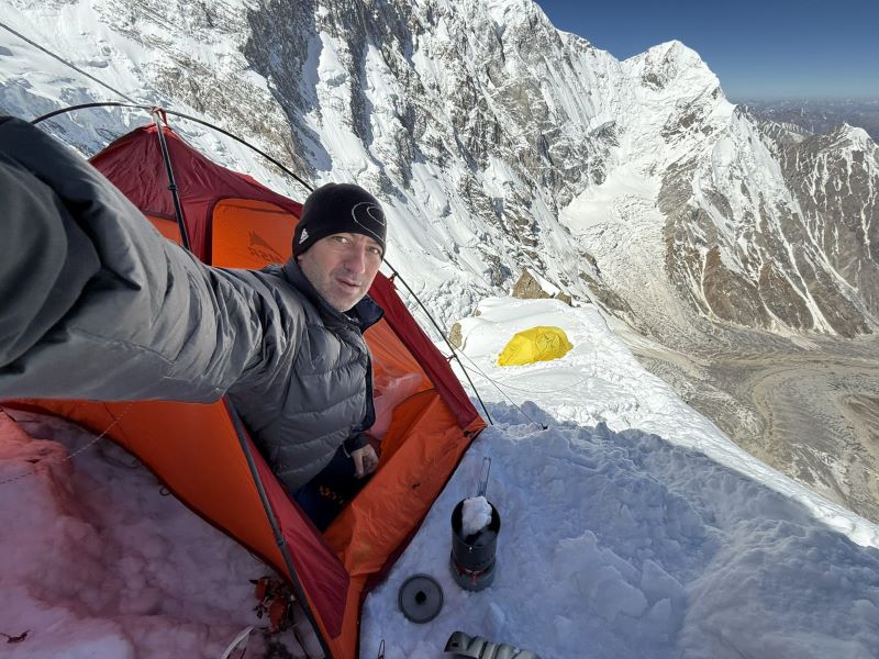 Dumbrăvițeanul Horia Colibășanu continuă ascensiunea spre vârful Nanga Parbat, după instalarea taberei 2