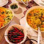 Brunch cu mâncare macedoneană, într-o localitate din zona metropolitană