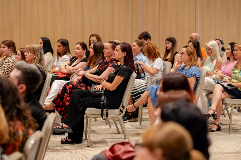 Conferințele sănătății feminine cu dm: Timișoara îmbrățișează educația nutrițională