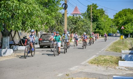Peste 700 de copii și adulți din vestul țării se bucură de mișcare, pe bicicletele puse la dispoziție prin Biciteca RO Bike