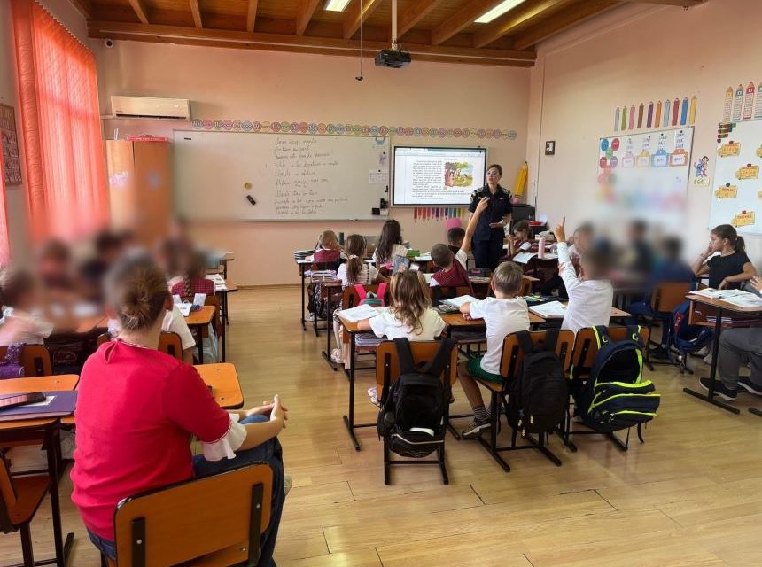 Polițiștii au desfășurat activități de prevenire dedicate siguranței și dezvoltării armonioase a elevilor, la Școala Gimnazială Dumbrăvița