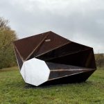 Un diamant din oțel oxidat, alături de metamorfoza mănușilor foștilor mineri, vin să vorbească, de la UVT la Méricourt