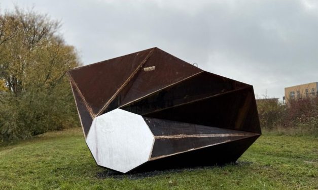 Un diamant din oțel oxidat, alături de metamorfoza mănușilor foștilor mineri, vin să vorbească, de la UVT la Méricourt