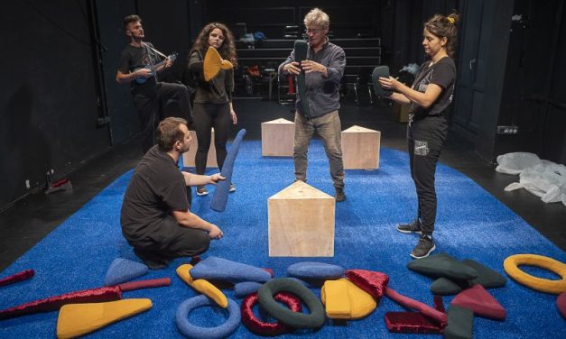 Teatrul Maghiar de Stat „Csiky Gergely” din Timișoara prezintă premiera spectacolului „Arca-Barca”, o poveste jucăușă pe valurile imaginației