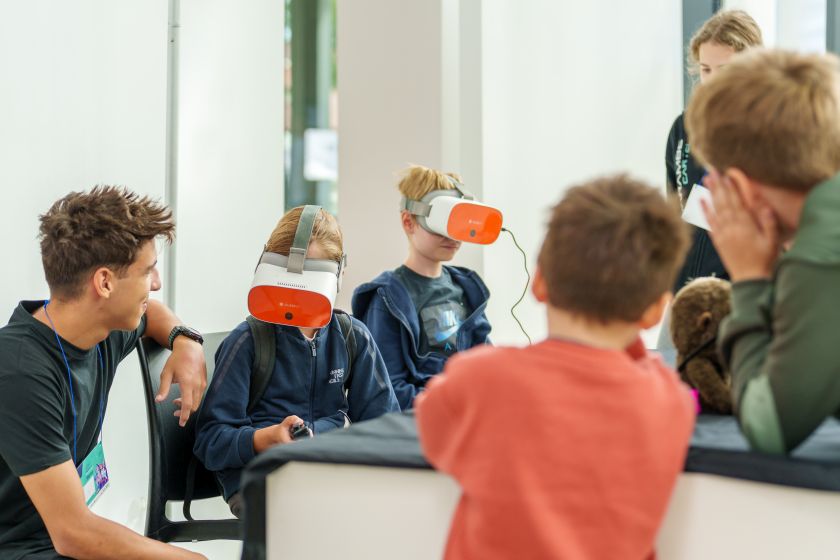 Ai o idee genială pentru educație? Poți primi 20.000 de lei ca să o pui în practică!