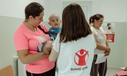 Dezinformarea din social media, desființarea vaccinării în școli și izolarea din rural duc la situații dramatice privind rujeola