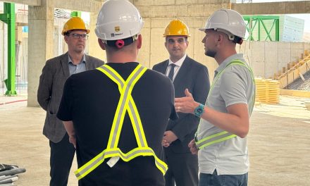 Vizită ministerială pe șantierul Școlii „Regina Maria”: Secretarul adjunct al Ministerului Educației a verificat stadiul lucrărilor din Dumbrăvița