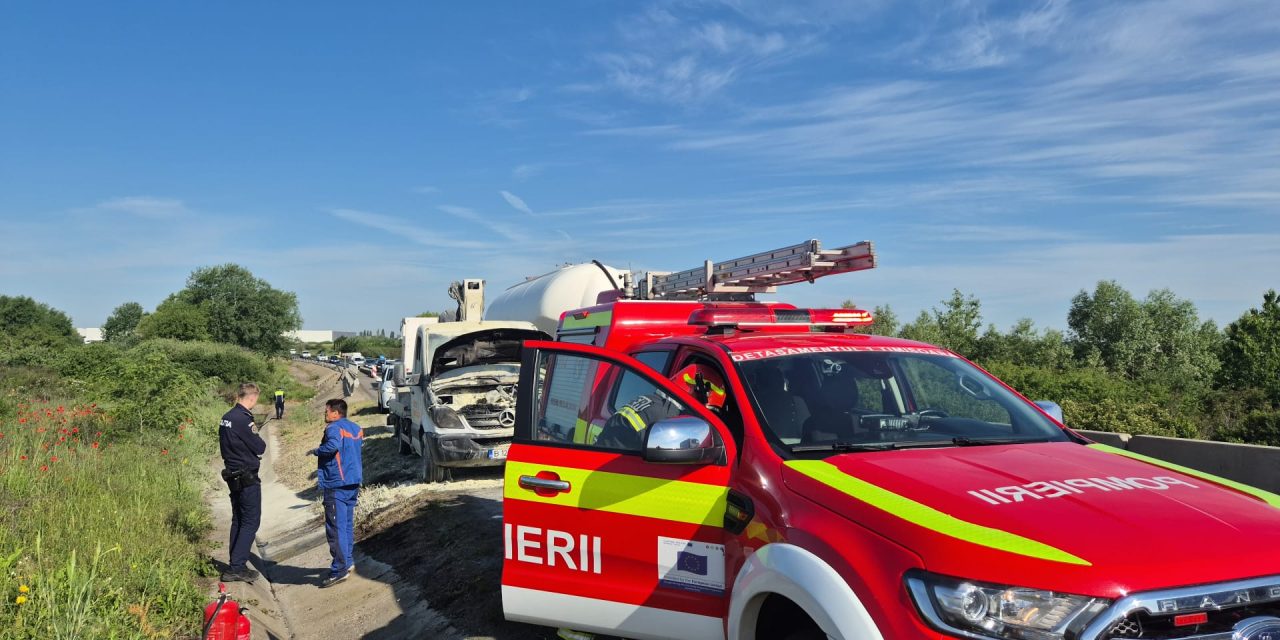 INCENDIU pe Centura Timișoarei: O autoutilitară a luat foc în mers. Doi oameni au scăpat ca prin minune