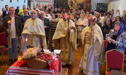 Slujbă de pomenire de Ziua Eroilor la Biserica Ortodoxă din Dumbrăvița