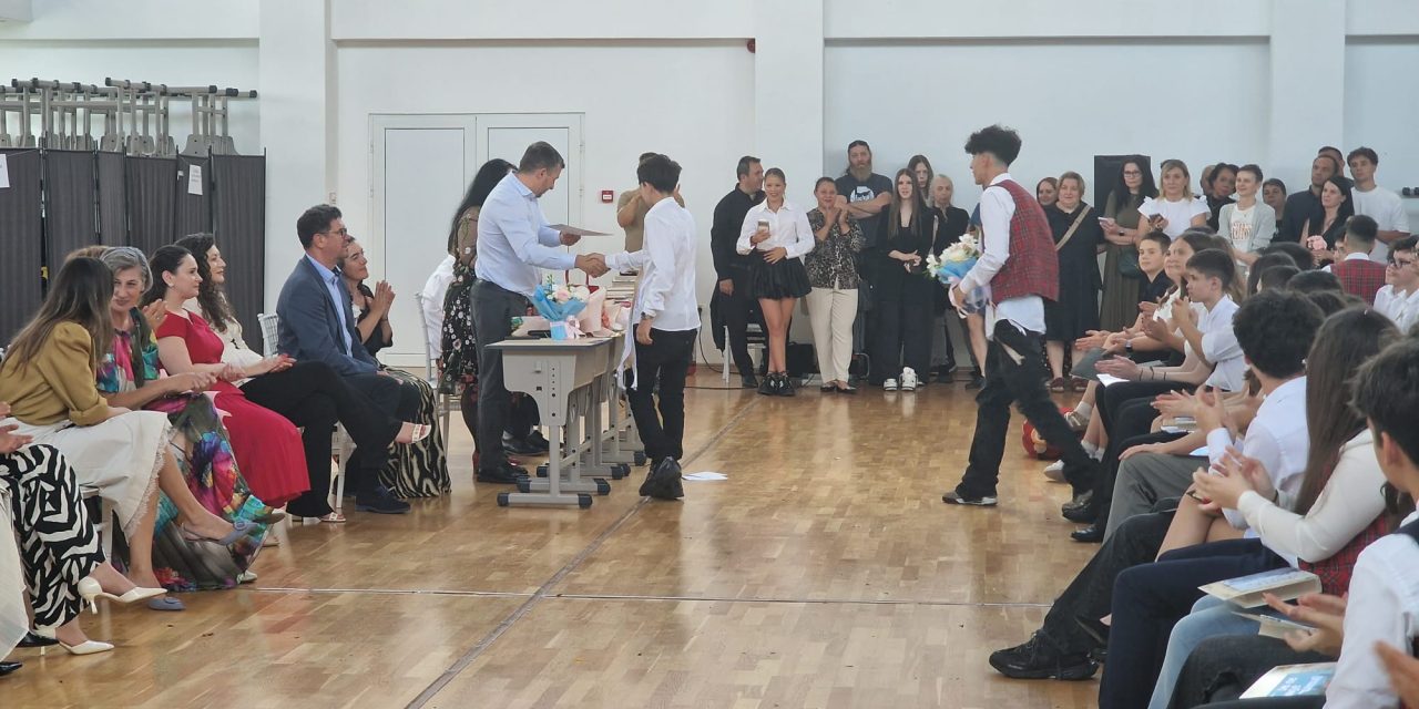 Emoții mari la Școala Gimnazială Dumbrăvița: A sunat ultimul clopoțel pentru 121 de absolvenți de clasa a VIII-a!