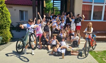 Creativitate și responsabilitate la Școala Gimnazială din Dumbrăvița: Elevii au strălucit în cadrul concursului „Arta Reciclării”