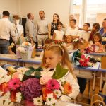 Poarta cunoașterii s-a deschis/ Prima zi de școală la noua unitate din Dumbrăvița