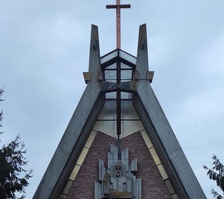 Ünnepi díszbe öltözik az újszentesi római katolikus közösség/Közeleg a templombúcsú